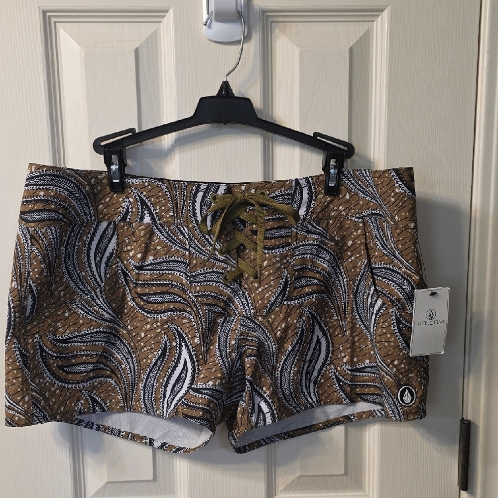Volcom Women's Tan and Black Patterned High Waist Shorts